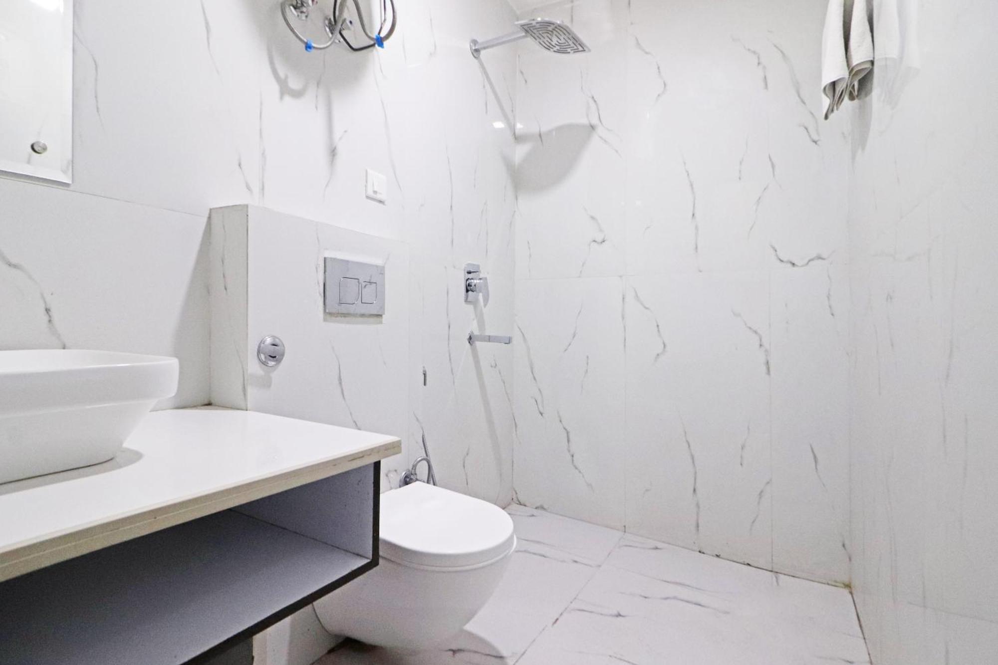 Hotel Qubic Near Igi Delhi Airport 新德里 外观 照片