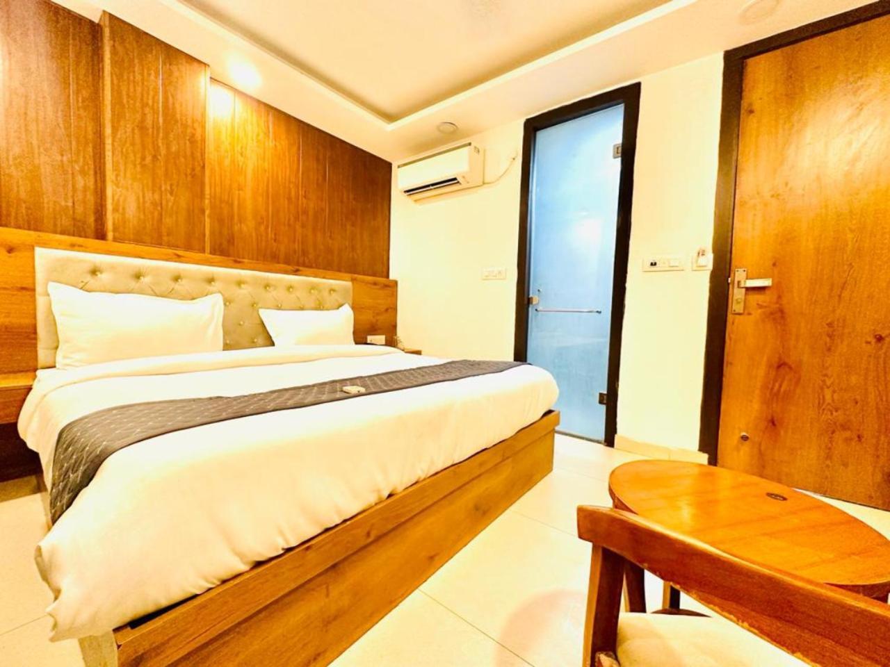 Hotel Qubic Near Igi Delhi Airport 新德里 外观 照片