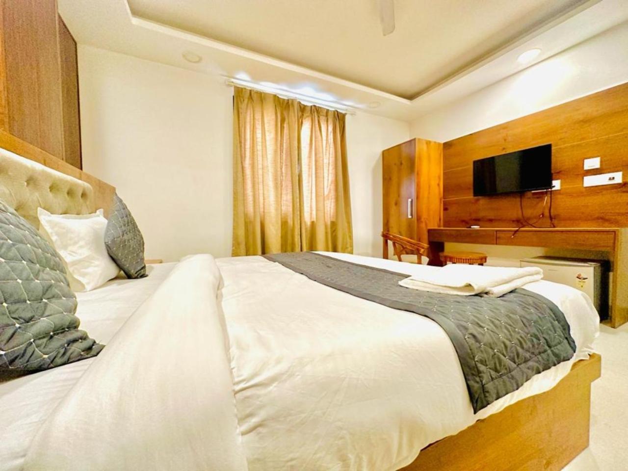 Hotel Qubic Near Igi Delhi Airport 新德里 外观 照片