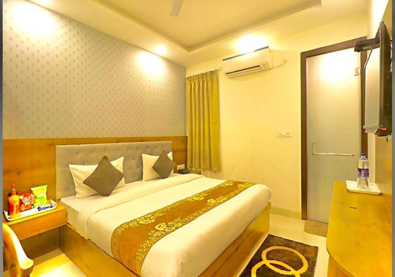 Hotel Qubic Near Igi Delhi Airport 新德里 外观 照片