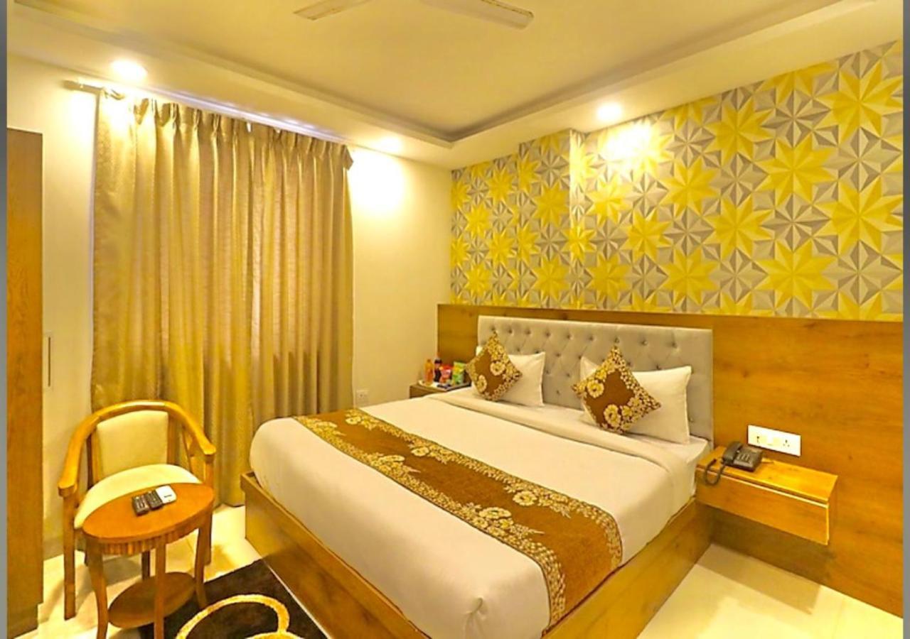 Hotel Qubic Near Igi Delhi Airport 新德里 外观 照片