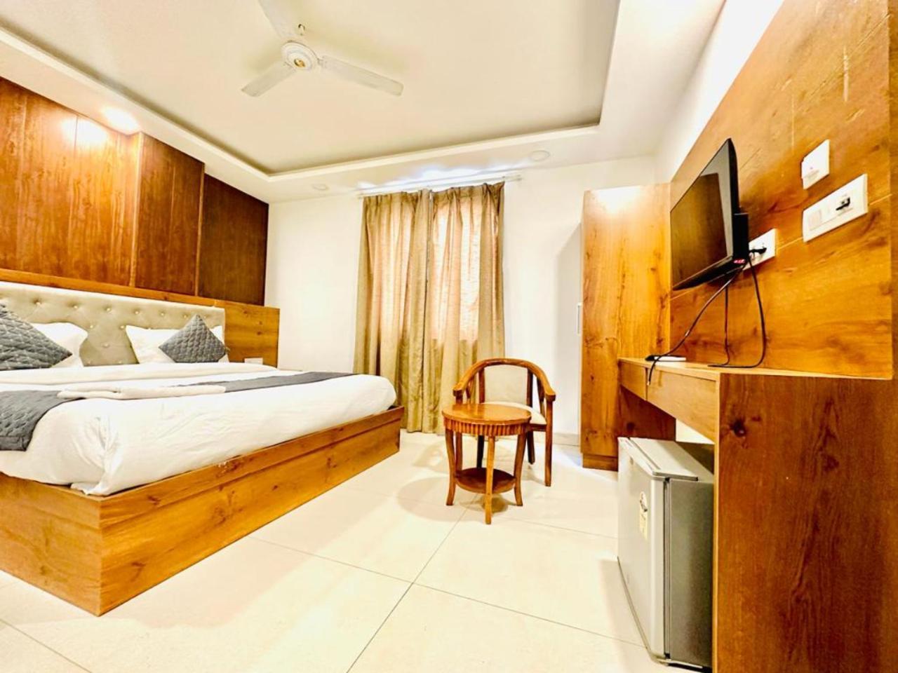 Hotel Qubic Near Igi Delhi Airport 新德里 外观 照片