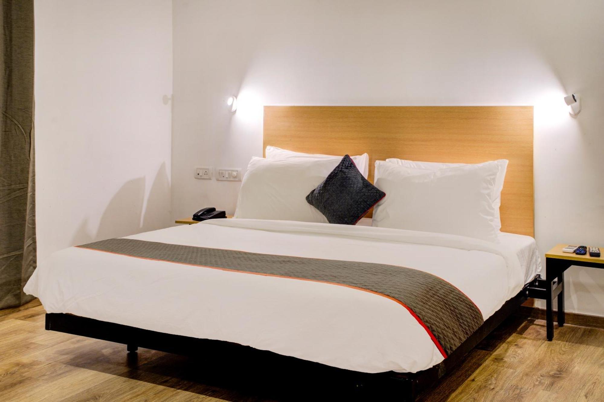 Hotel Qubic Near Igi Delhi Airport 新德里 外观 照片