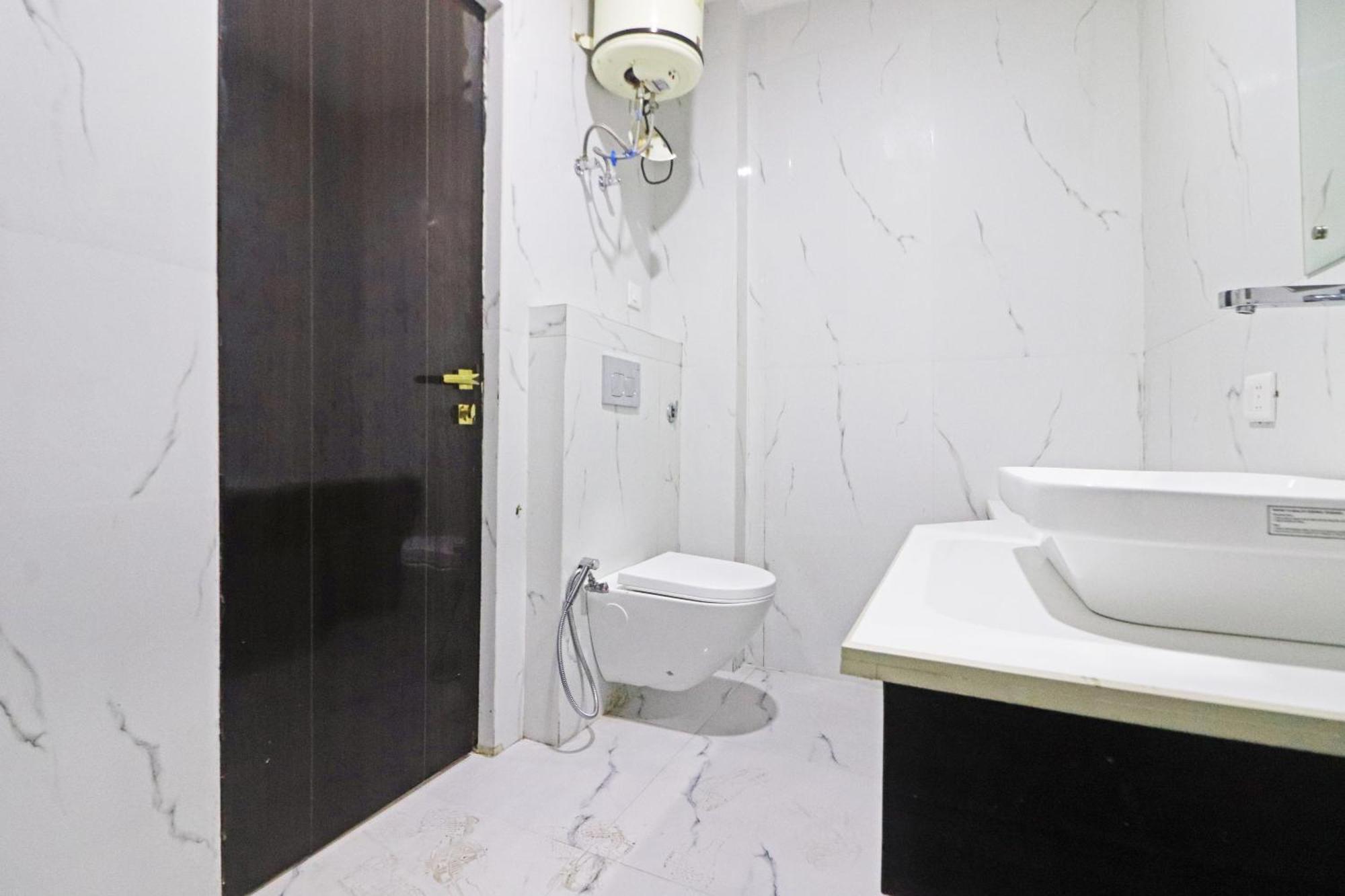 Hotel Qubic Near Igi Delhi Airport 新德里 外观 照片