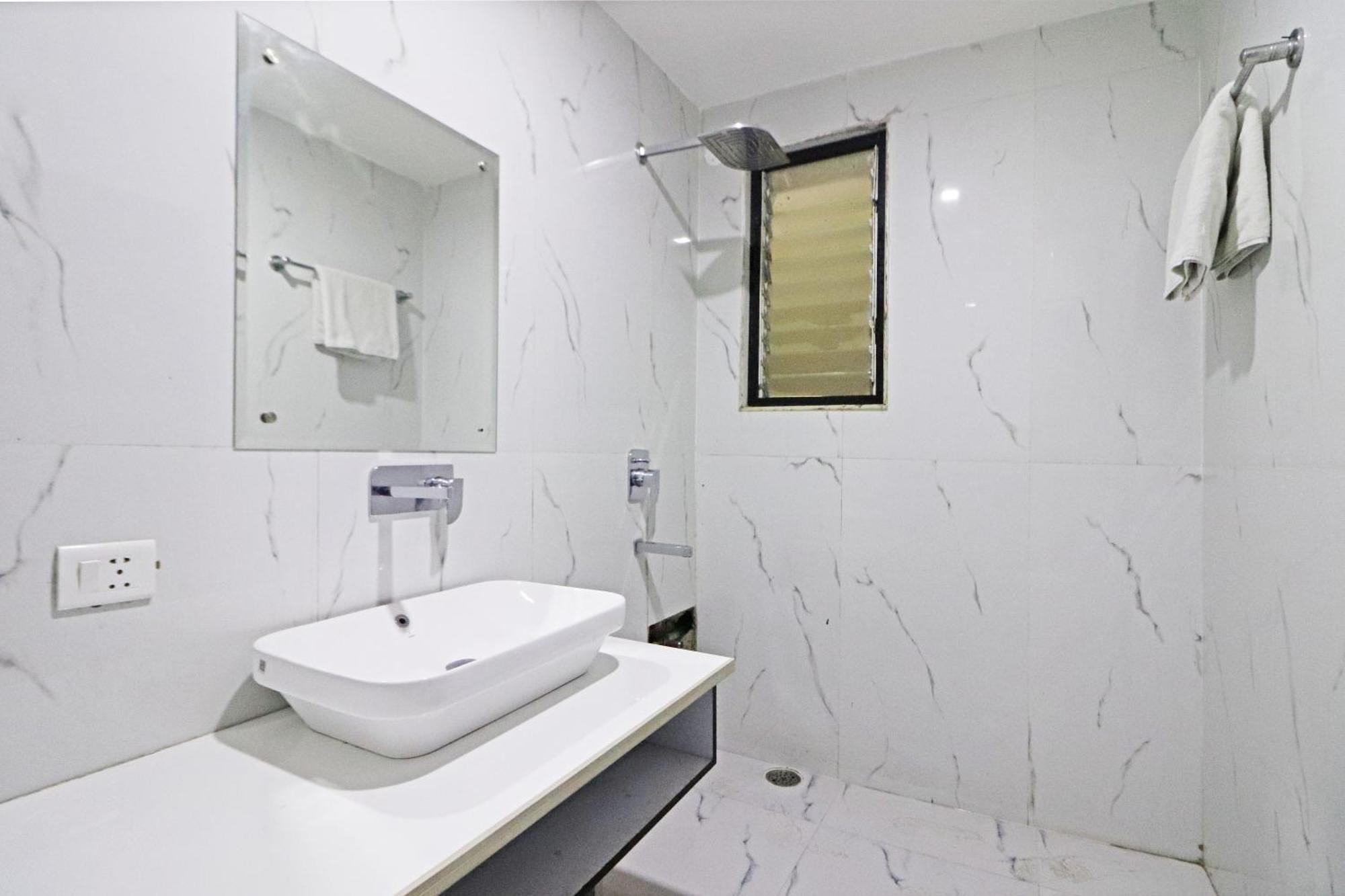 Hotel Qubic Near Igi Delhi Airport 新德里 外观 照片