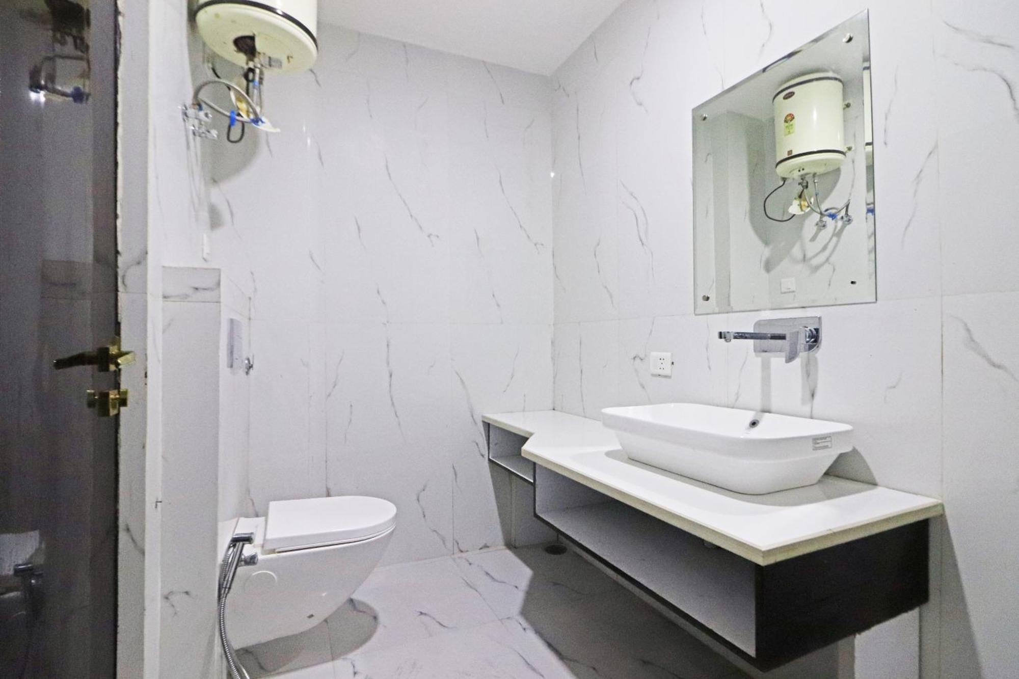 Hotel Qubic Near Igi Delhi Airport 新德里 外观 照片