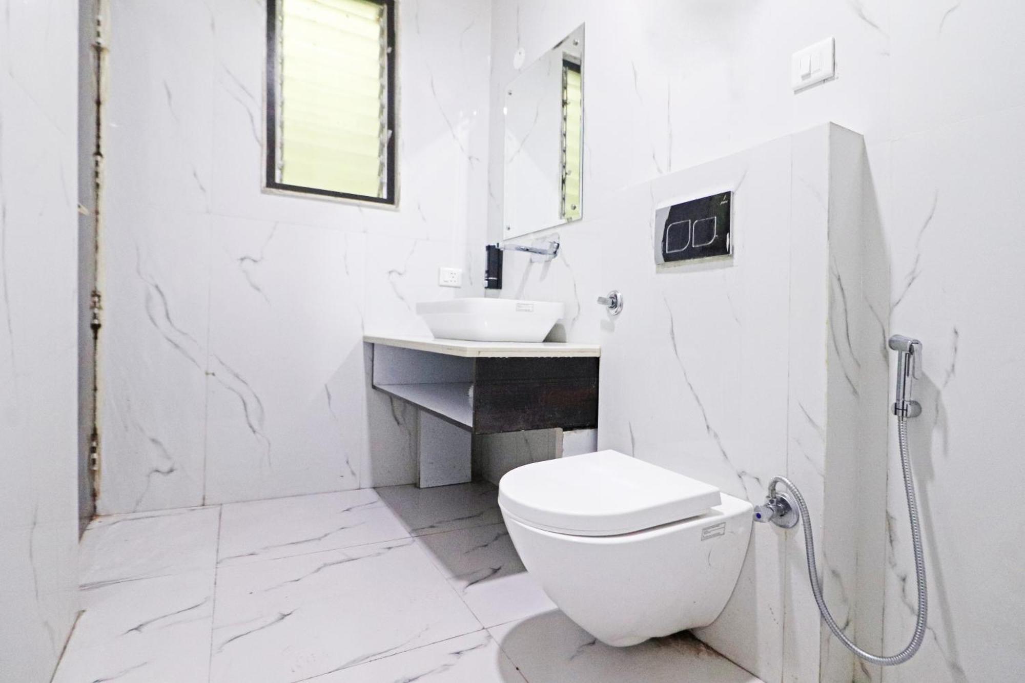 Hotel Qubic Near Igi Delhi Airport 新德里 外观 照片