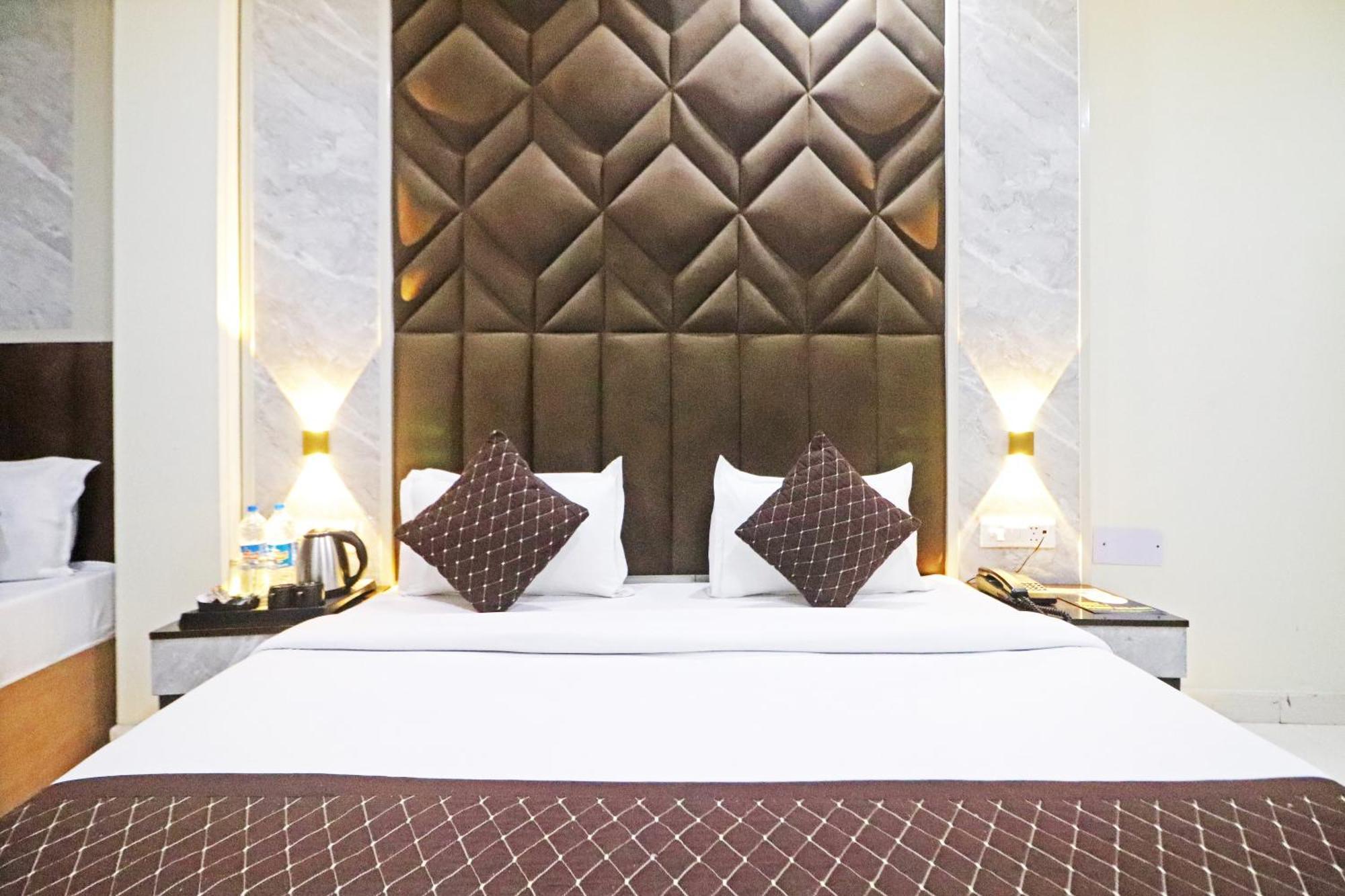 Hotel Qubic Near Igi Delhi Airport 新德里 外观 照片