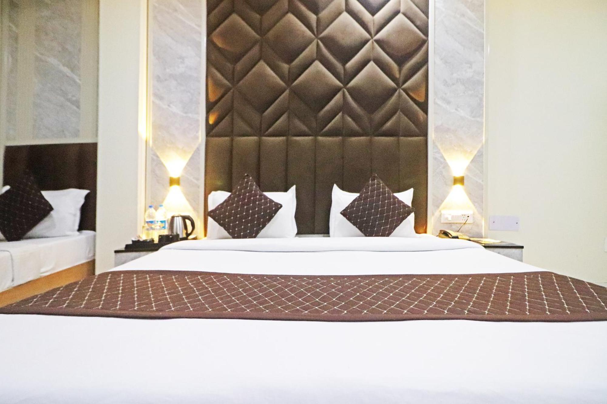 Hotel Qubic Near Igi Delhi Airport 新德里 外观 照片