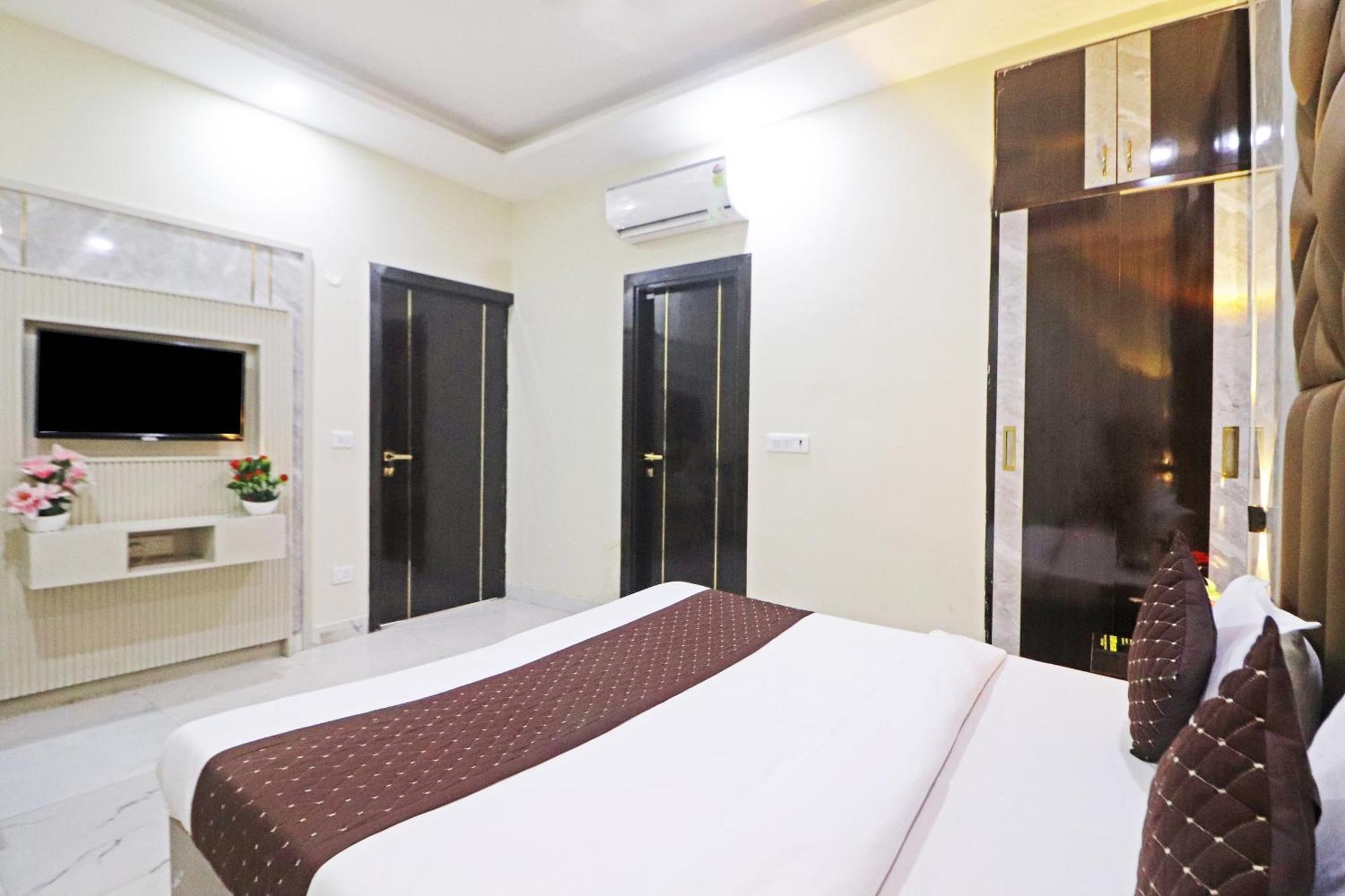 Hotel Qubic Near Igi Delhi Airport 新德里 外观 照片
