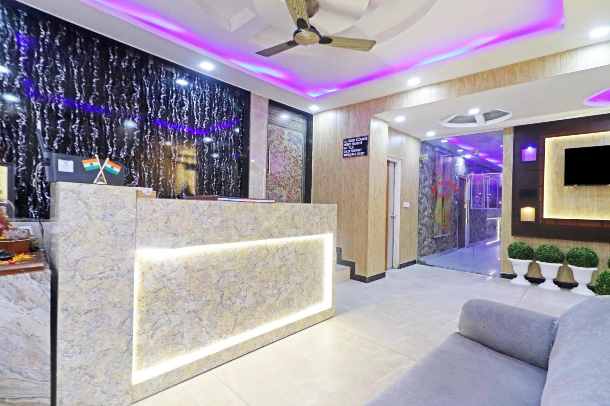 Hotel Qubic Near Igi Delhi Airport 新德里 外观 照片